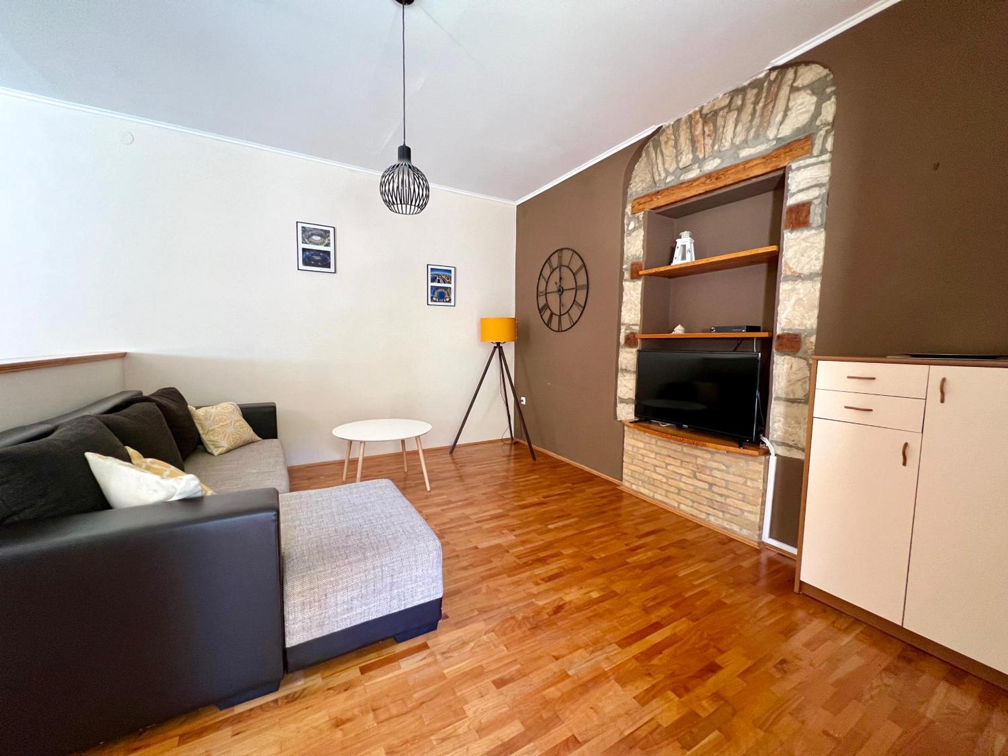 V&V Apartment Pola Esterno foto
